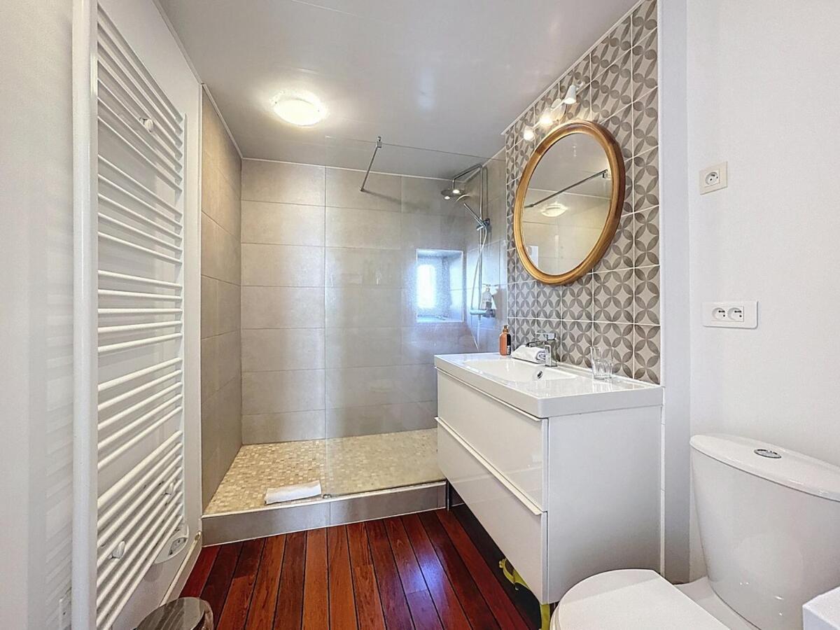 Appartement F2 Refait A Neuf, Idealement Situe *